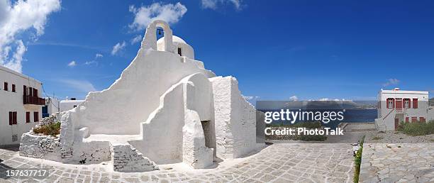 grega em mykonos igreja de paraportiani branco-xxxg - greek easter - fotografias e filmes do acervo