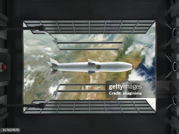 cair a bomba - arma nuclear imagens e fotografias de stock