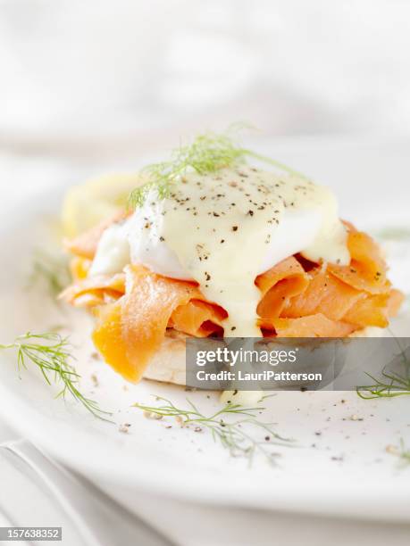 eggs benedict with smoked salmon - muffin top stock pictures, royalty-free photos & images