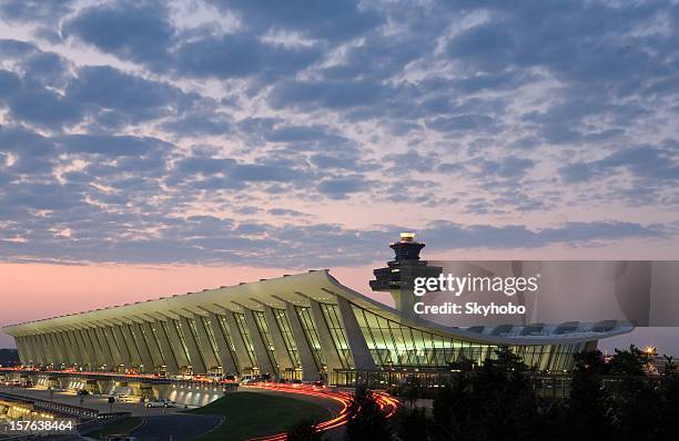 dulles airport - air traffic stock pictures, royalty-free photos & images