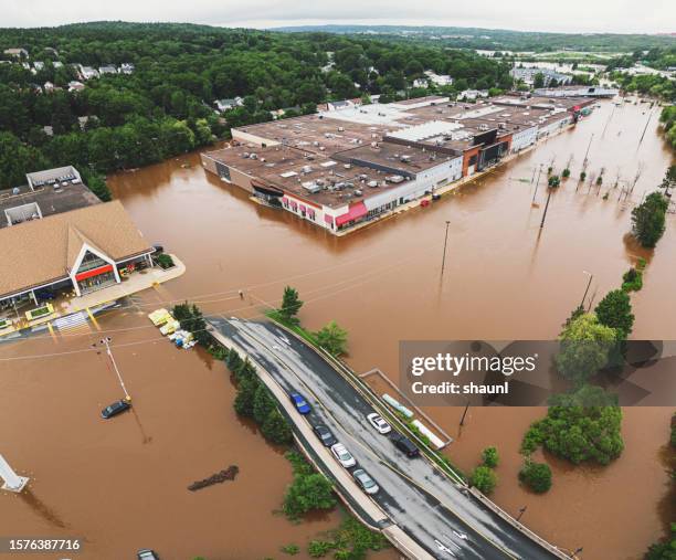 flooded shopping mall - overstromingsgebied stockfoto's en -beelden