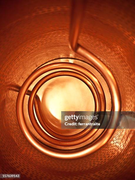 distillery still - copper still stockfoto's en -beelden