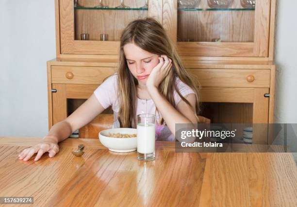 dangerous behaviour - ondergewicht stockfoto's en -beelden