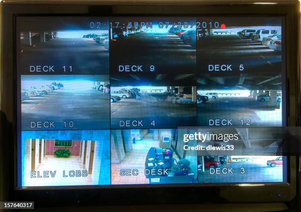 écran de contrôle de sécurité - camera de surveillance photos et images de collection