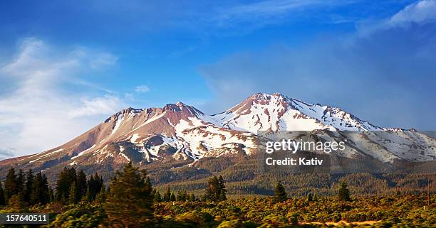 mountain shasta in ca - mount shasta stock pictures, royalty-free photos & images