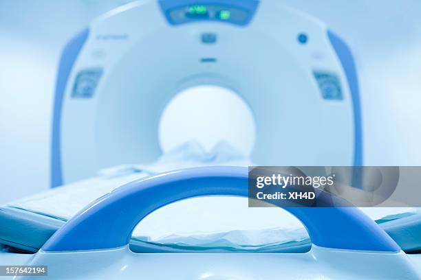 computertomograph in hospital - cat scan machine stock-fotos und bilder