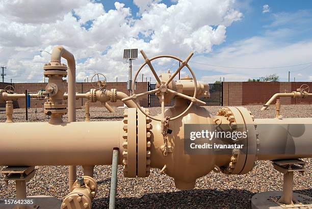 pipline de gas - air valve fotografías e imágenes de stock