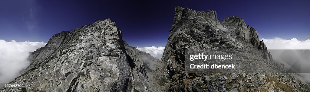 Monte Olympus en nubes-sede de los dioses