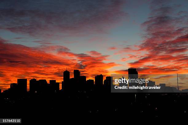 denver sunrise skyline horizontal, colorado - colorado skyline stock pictures, royalty-free photos & images