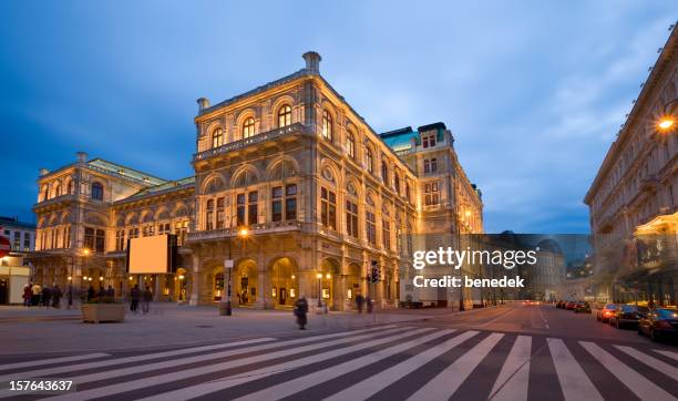 vienna opera house - operahuis stockfoto's en -beelden