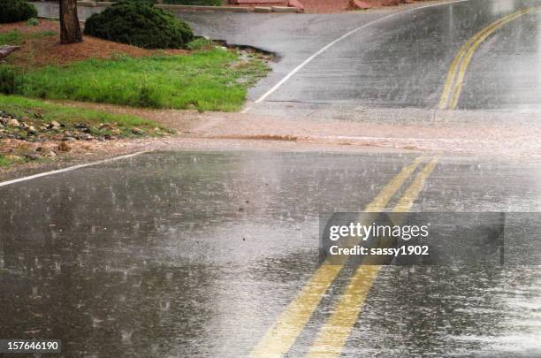 hail 性あふれる road - torrential rain ストックフォトと画像