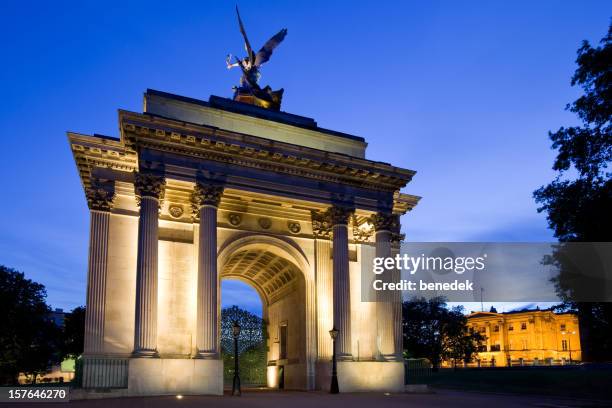 wellington arch, london, england, uk - hyde park london stock pictures, royalty-free photos & images