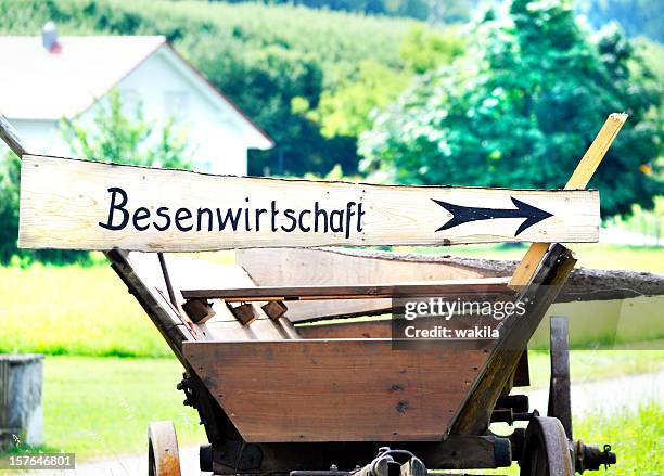 besenwirtschaft am lago di costanza - spazzola da tamburo foto e immagini stock