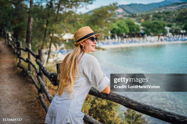 young woman enjoying on vacation - thasos 個照片及圖片檔