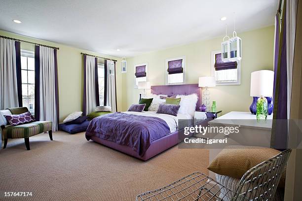 a modern mismatch bedroom design photo - upholstry stockfoto's en -beelden