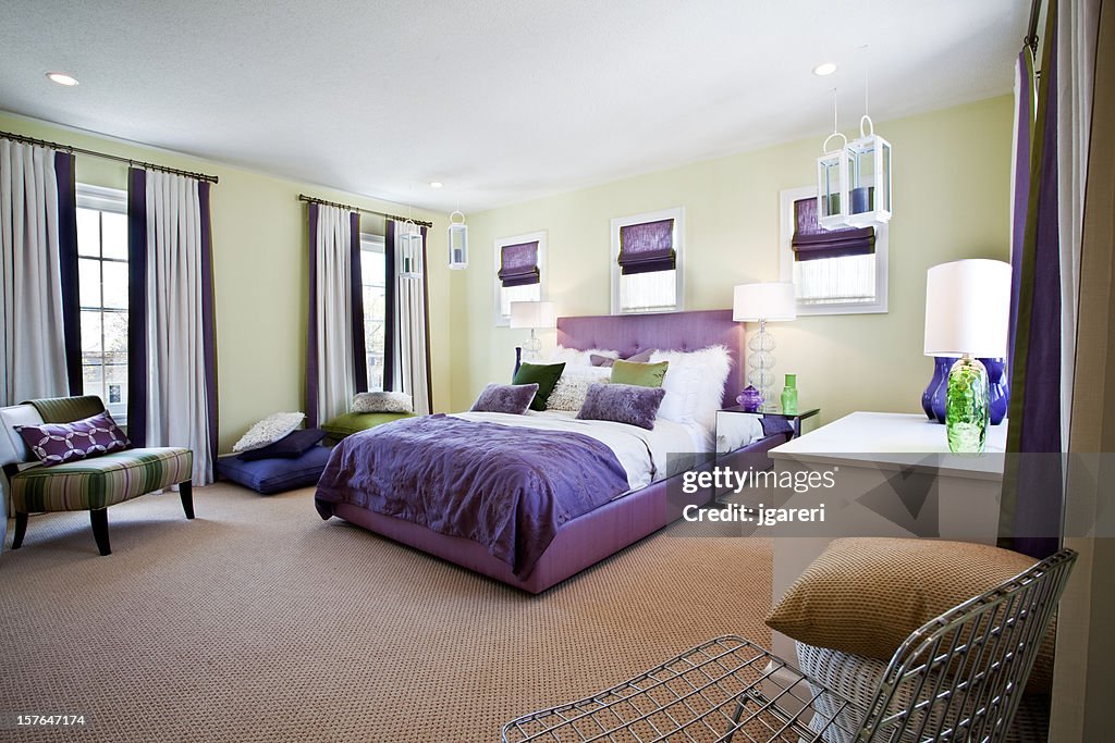 A modern mismatch bedroom design photo