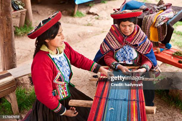 peruvian woman weaving, the sacred valley, chinchero - peruvian culture stock pictures, royalty-free photos & images