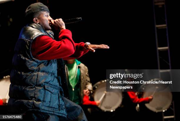 Macarthur Maze Rapper Rapper J Holiday Photos and Premium High Res Pictures - Getty Images