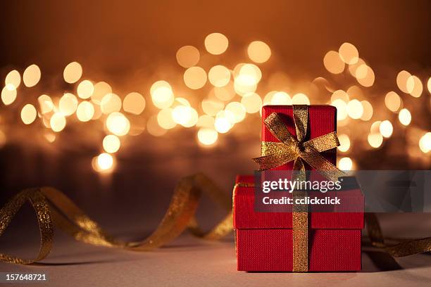 regalos de navidad - christmas gift fotografías e imágenes de stock