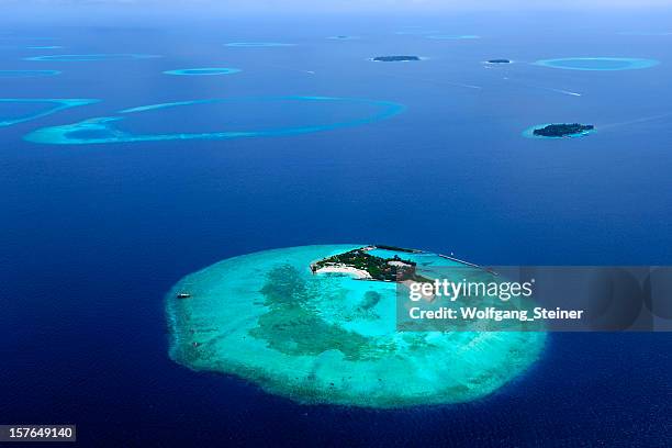 空から見た写真の中から、モルディブ島 - male maldives ストックフォトと画像