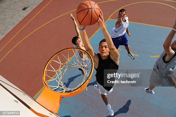 action de basket-ball - slam dunk photos et images de collection