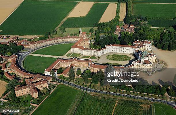 vista aérea de stupinigi palace - stupinigi - fotografias e filmes do acervo