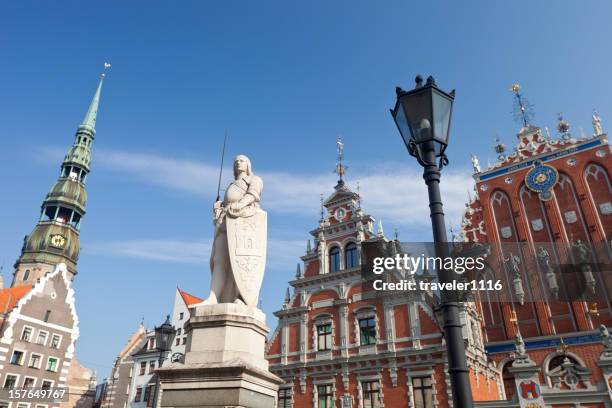 statue of roland in riga, latvia - riga latvia stock pictures, royalty-free photos & images