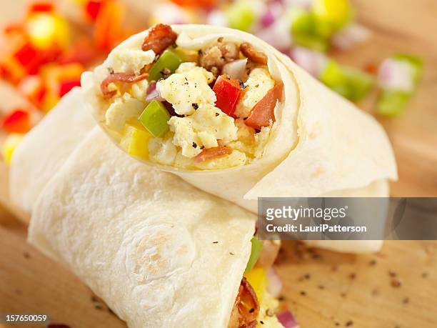 breakfast burrito with scrambled eggs - burrito 個照片及圖片檔