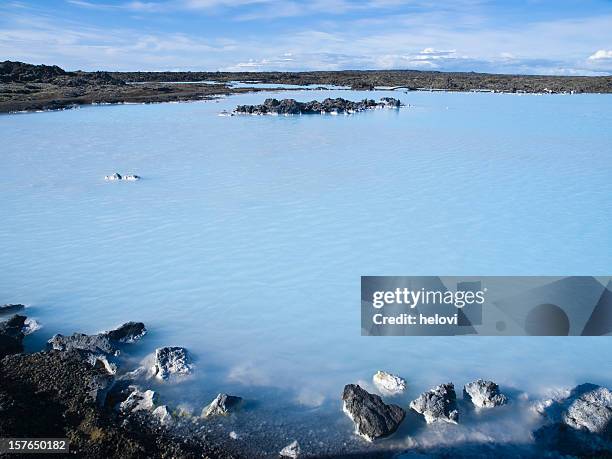 eine landschaft bild von einer blauen lagune - blue lagoon iceland stock-fotos und bilder