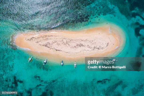 tropical sandbank in tropical waters from above - sandbar stock pictures, royalty-free photos & images