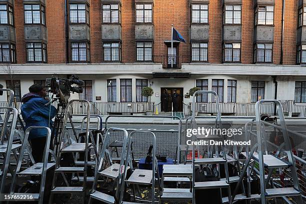 General view of stepladders belonging to members of the media in front of the King Edward VII Private Hospital on December 4, 2012 in London,...