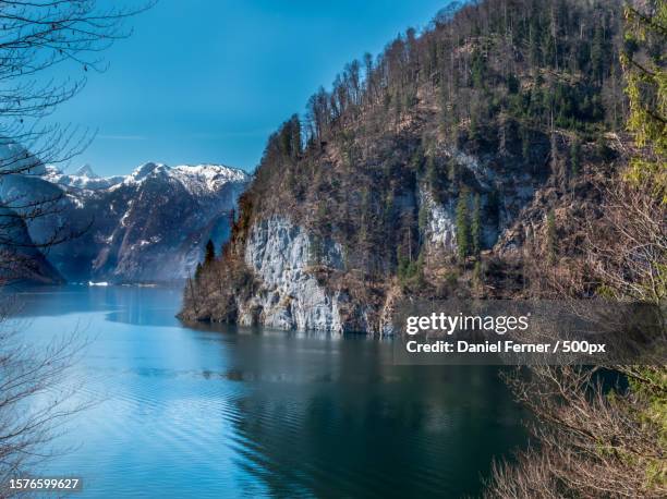 scenic view of lake by snowcapped mountains against sky,bayern,germany - daniel ferner stock-fotos und bilder