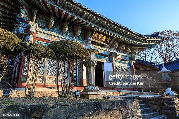 a view of buddhist temple in the morning - hans kim stock pictures, royalty-free photos & images