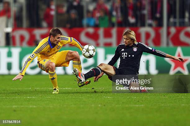 Edgar Olekhnovich of Borisov is challenged by Anatoliy Tymoshchuk of Muenchen during the UEFA Champions League Group F match between FC Bayern...