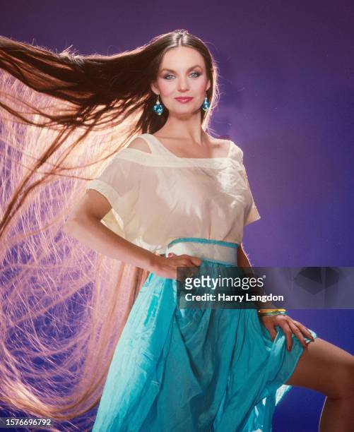 Country Singer Crystal Gayle poses for a portrait in 1986 in Los Angeles, California.