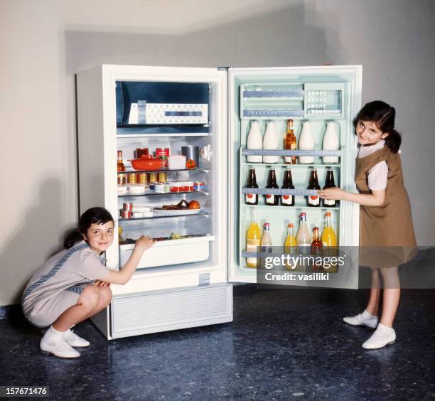 sechziger kühlschrank werbung - commercial fridge stock-fotos und bilder