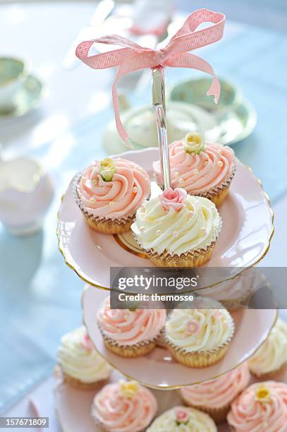 wedding cupcakes - tea and cupcakes stockfoto's en -beelden
