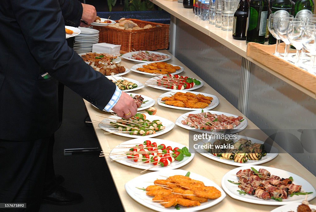 Buffet con stuzzichini antipasti