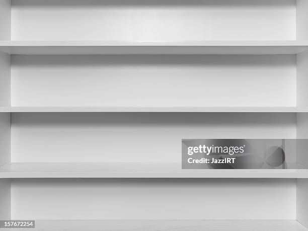 libreria in legno bianca vuota - bookshelf foto e immagini stock
