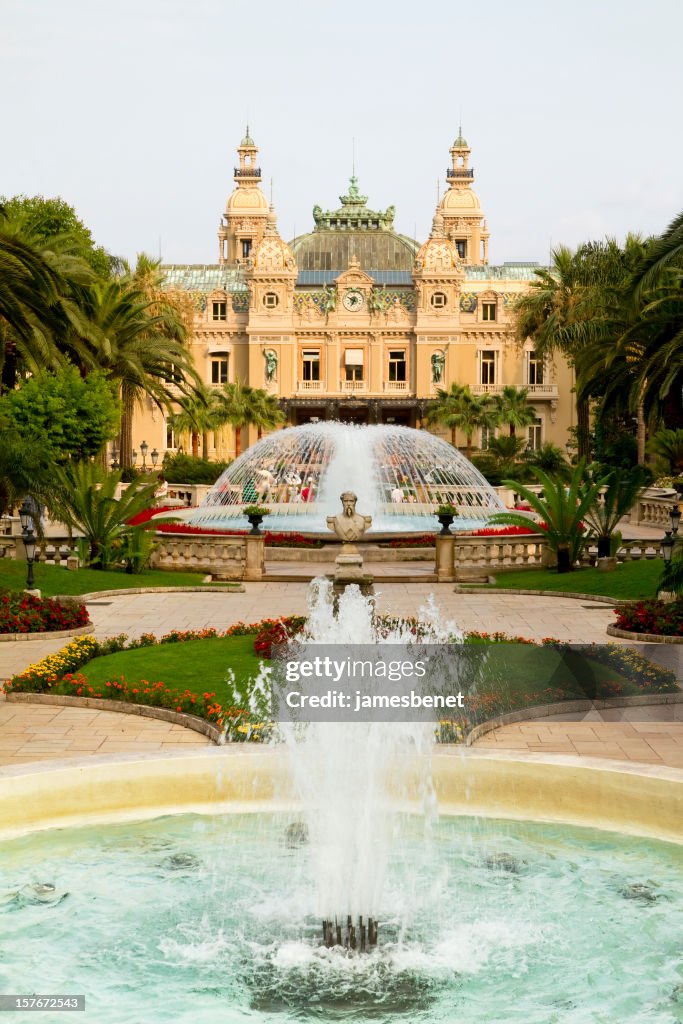 Monte-Carlo Kasino mit Springbrunnen