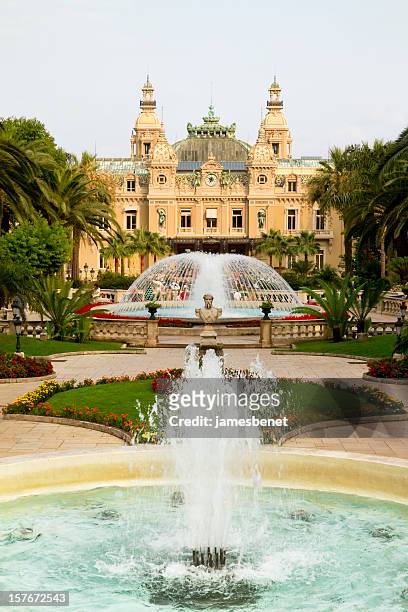 monte carlo casino with fountains - monaco stockfoto's en -beelden