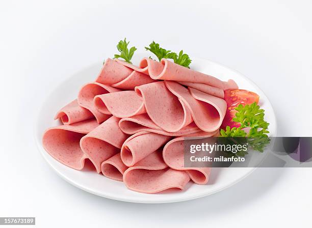 salami slices on white plate - baloney 個照片及圖片檔