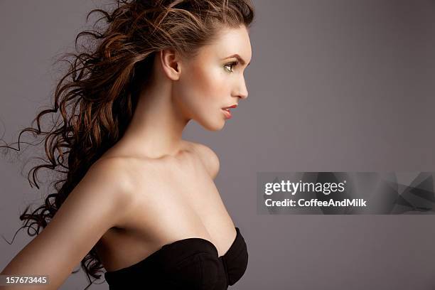 mujer bella - beautiful woman chest fotografías e imágenes de stock