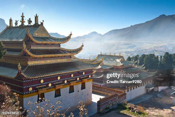 lama temple in beijing, china on a misty morning - peking stockfoto's en -beelden
