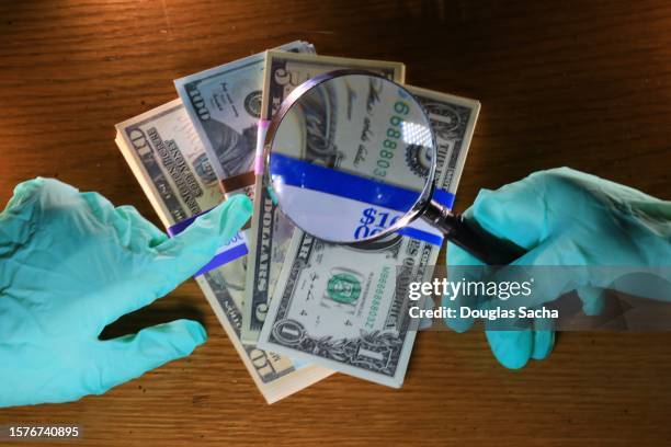 investigating criminal money concept - homeland security stock pictures, royalty-free photos & images