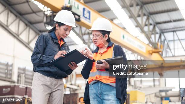 senior female supervisor training engineer in factory. - frontline worker stock pictures, royalty-free photos & images