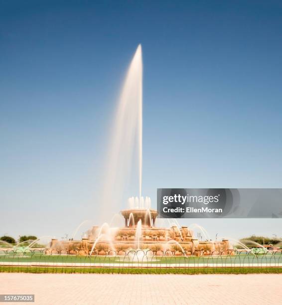 fonte - buckingham fountain chicago imagens e fotografias de stock