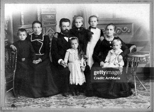 family portrait - 1900s woman stockfoto's en -beelden