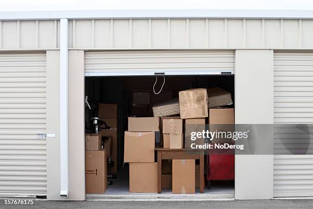 el almacenamiento del almacén edificio con una sensación de unidad. - self storage fotografías e imágenes de stock