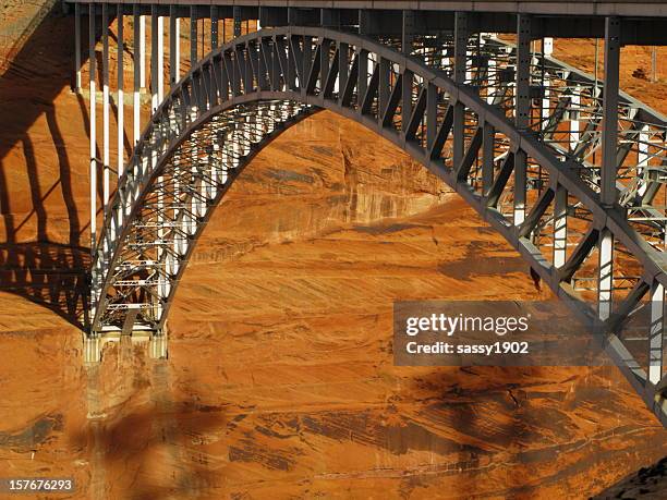 arch bridge glen canyon-staudamm - arches nationalpark stock-fotos und bilder